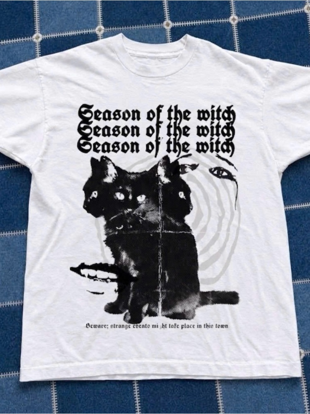 Season of the Witch White Cat Graphic Tee - Unbranded